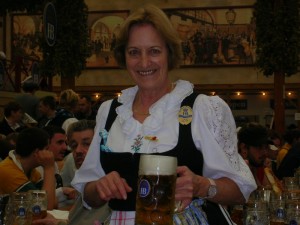 Date retta a Olga cameriera dell'Oktoberfest